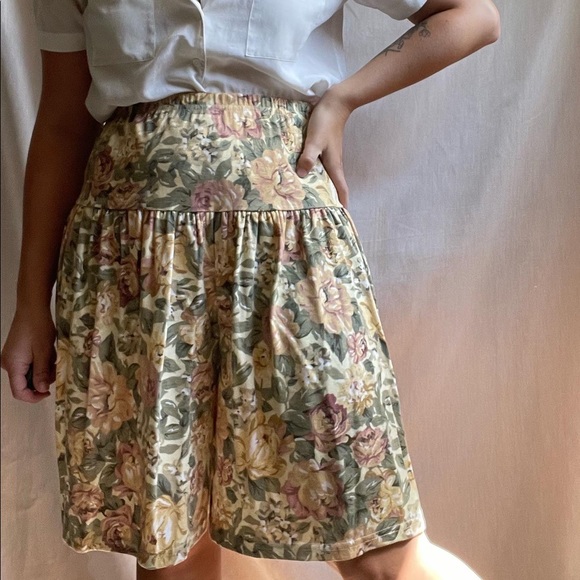 Vintage Wide Leg Floral Shorts - Picture 6 of 8